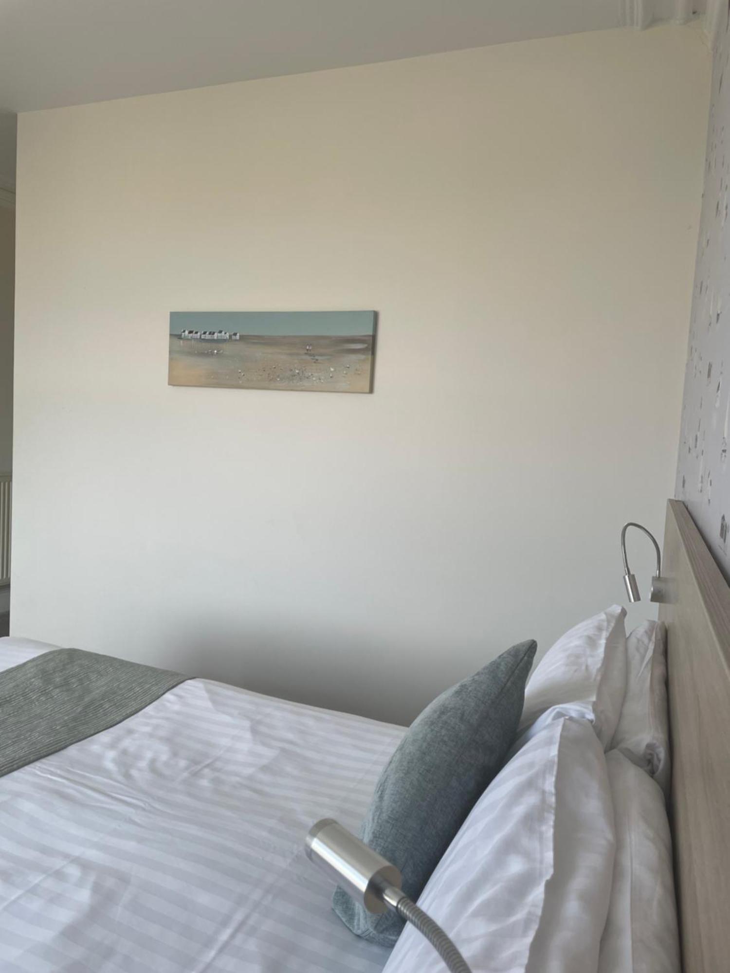 The Clarendon Hotel Моркем Номер фото